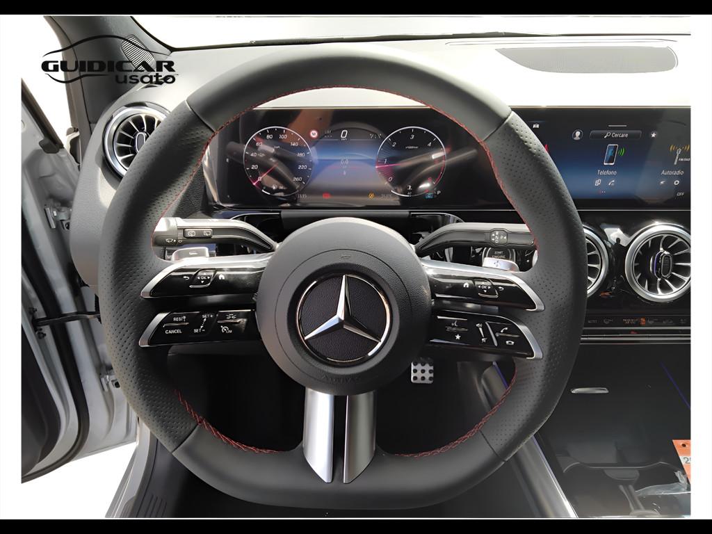 Mercedes-Benz Classe B - W247 2023 - B 180 d AMG Line Premium auto