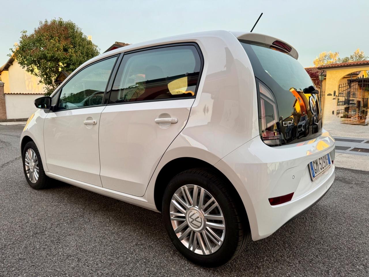 Volkswagen up! 1.0 5p. EVO sport 2000 KM