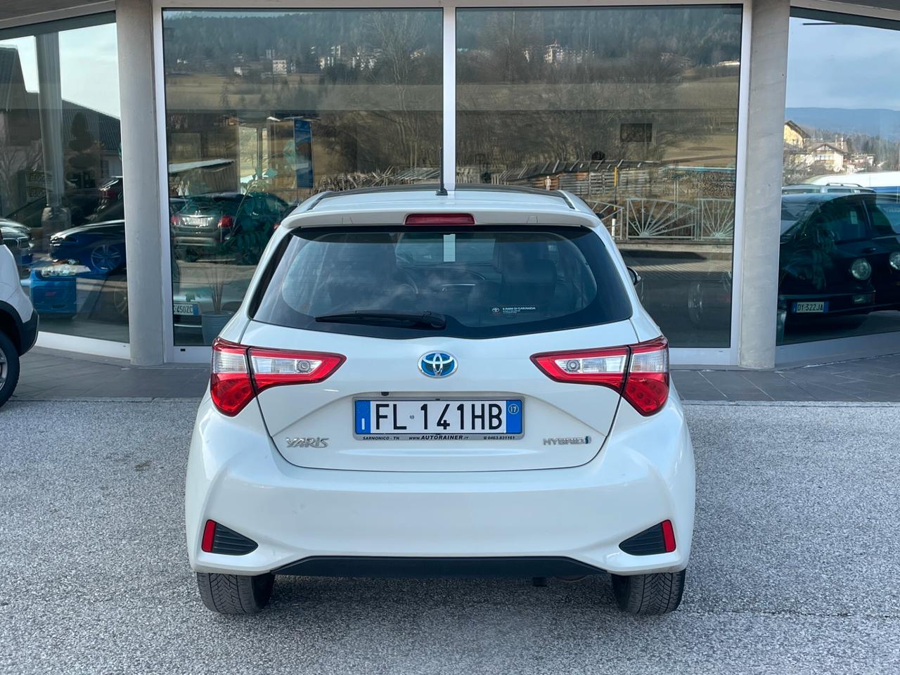 Toyota Yaris HYBRIDO 1.5 WHITE EDITION