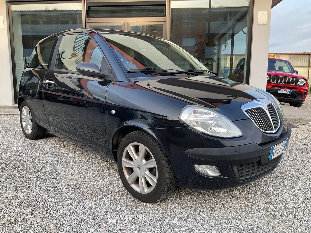 Lancia Ypsilon 1.2 16V Platino