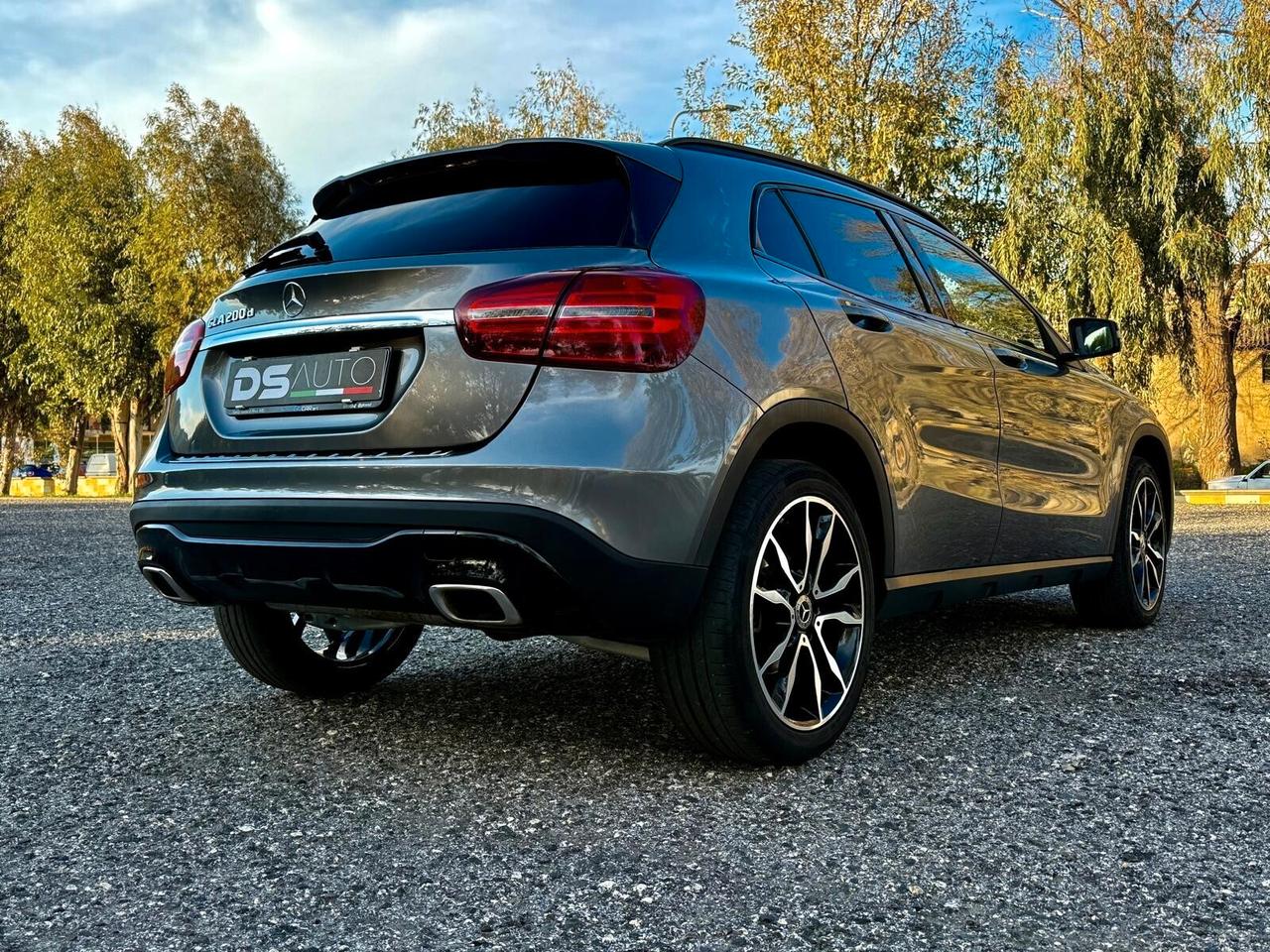 MERCEDES- BENZ GLA 200 D AUTOMATIC SPORT