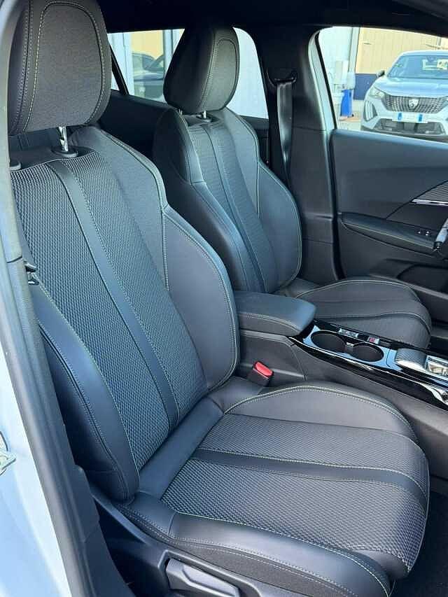 Peugeot 2008 motore elettrico 136 CV GT