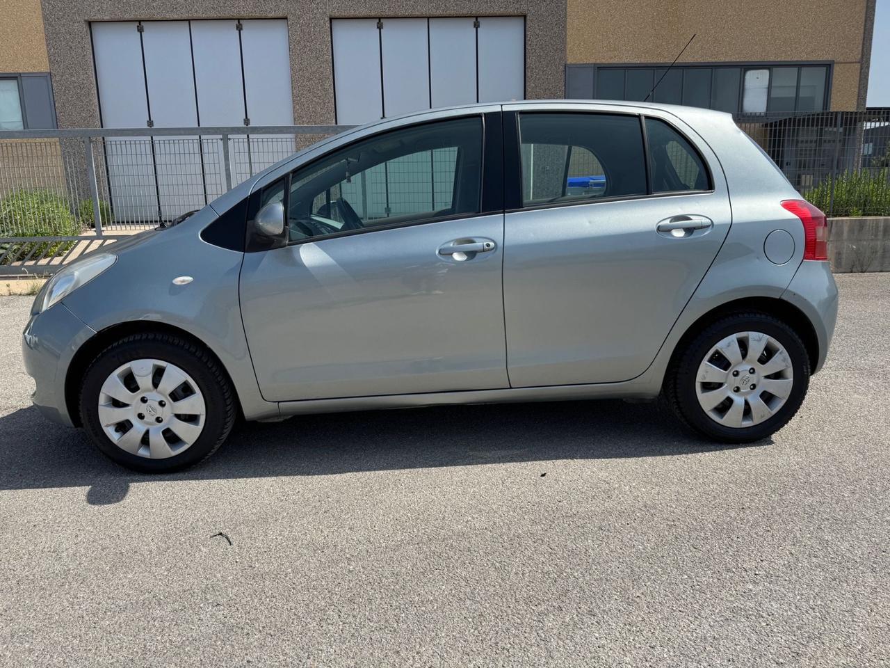 TOYOTA Yaris 1.0 5p SOL