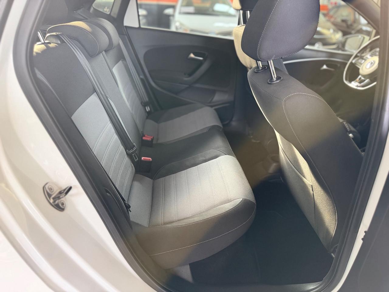 Volkswagen Polo 1.4 TDI 5p. R-LINE NEOPATENTATI