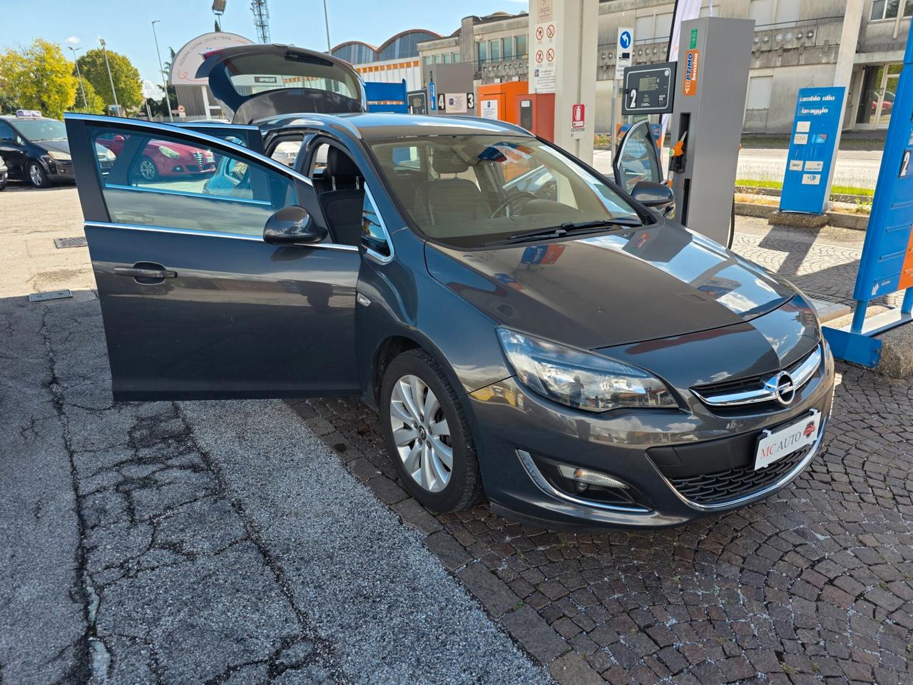 Opel Astra 1.7 CDTI 110CV Sports Tourer Cosmo con 325.000km