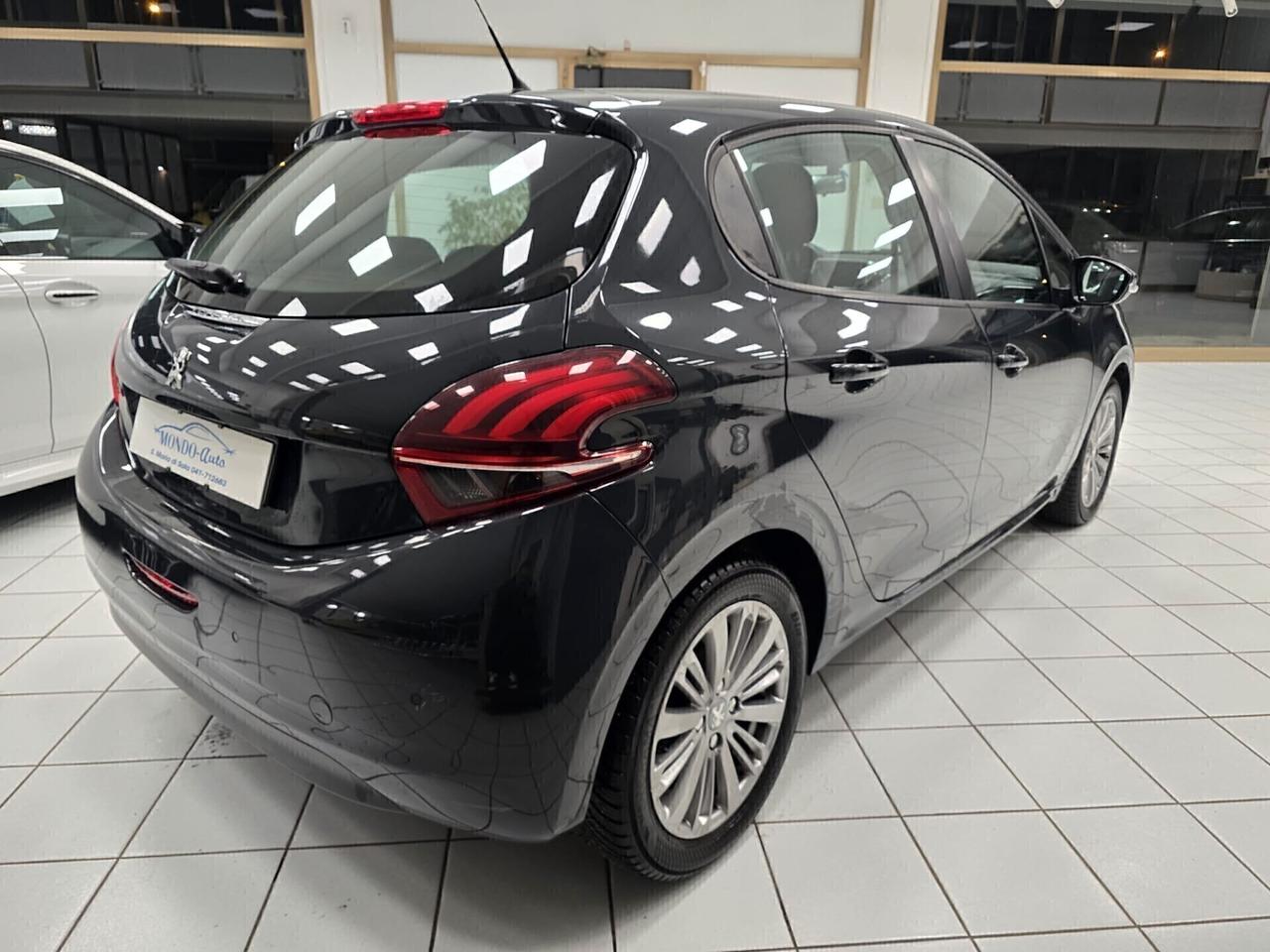Peugeot 208 PureTech 82 5 porte Active NEOPATENTATI