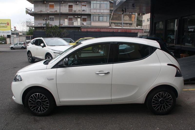 Lancia Ypsilon 1.0 FireFly 5 porte S&S Hybrid Platino