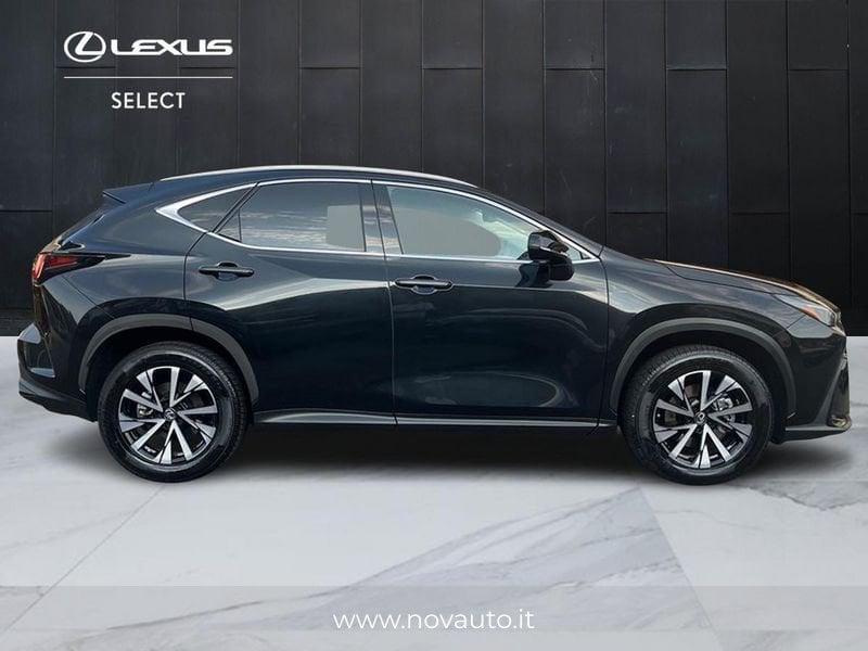 Lexus NX Hybrid Premium 4WD MY22