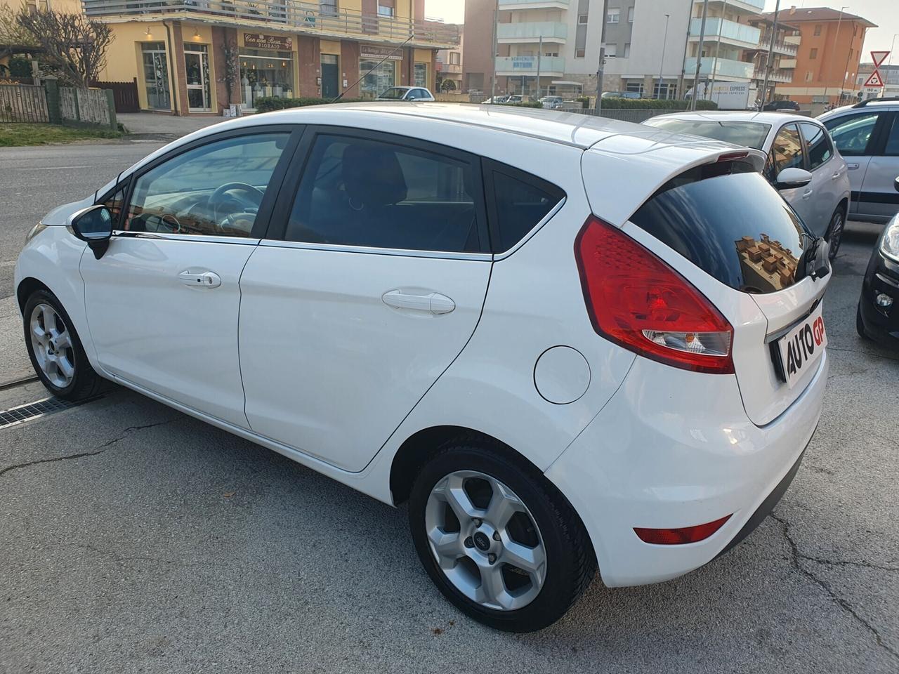 Ford Fiesta 1.4 TDCi 5p. Neopatentati manuale 2010