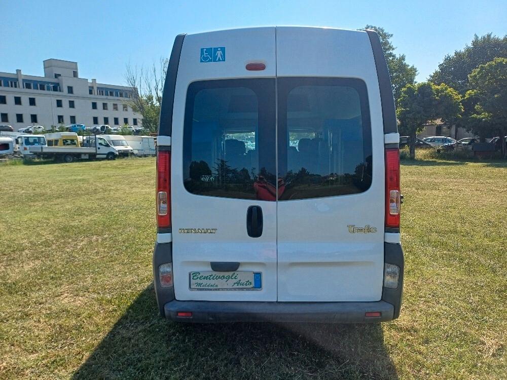 Renault Trafic 9 Posti Trasporto disabili con pedana