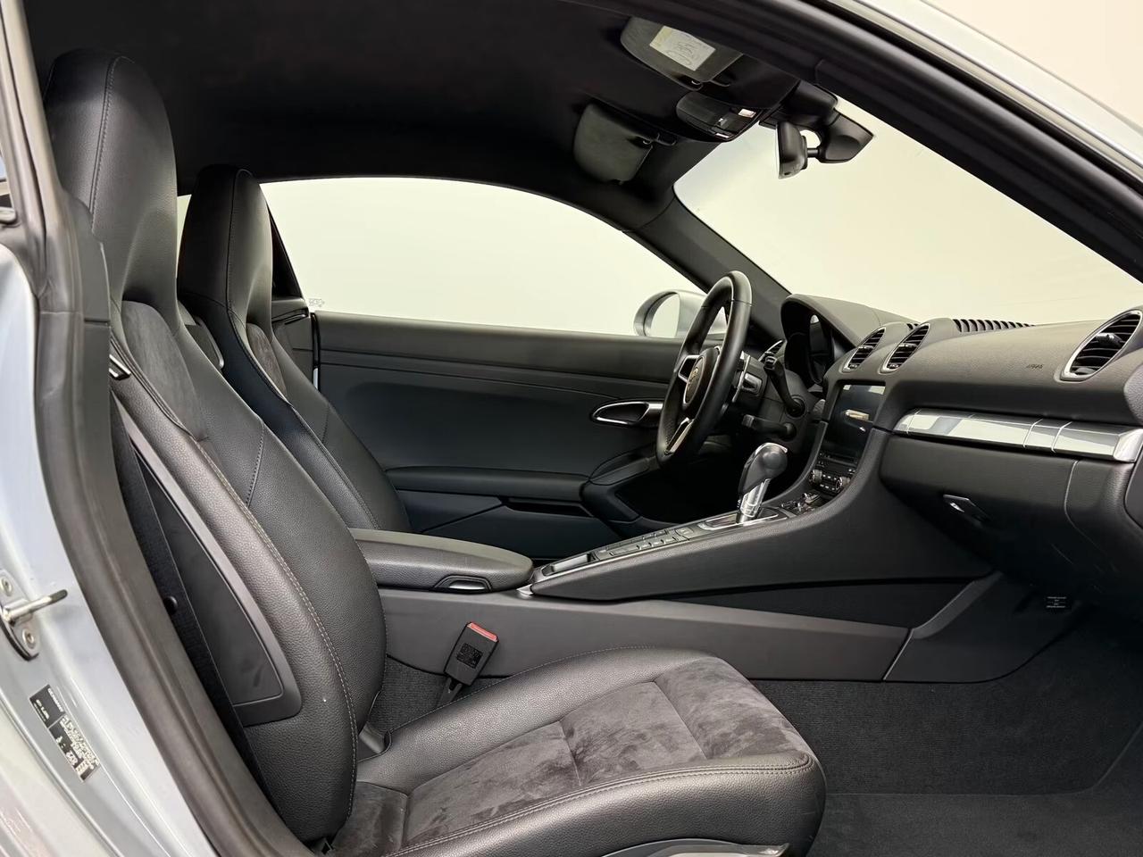 Porsche Cayman 718 2.0 300cv, navi, CarPlay