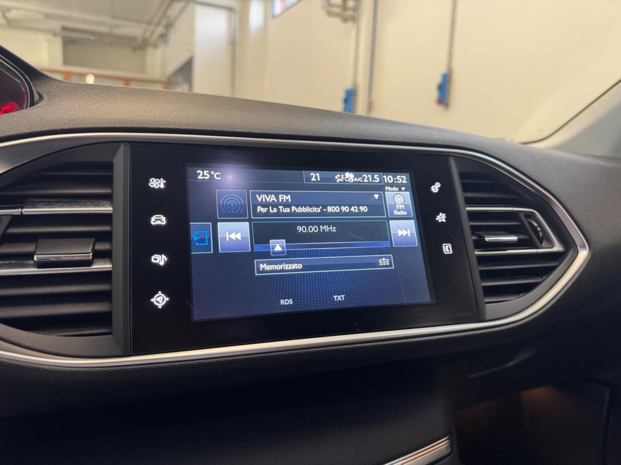 Peugeot 208 1.4 HDi 68 CV 5 porte Allure