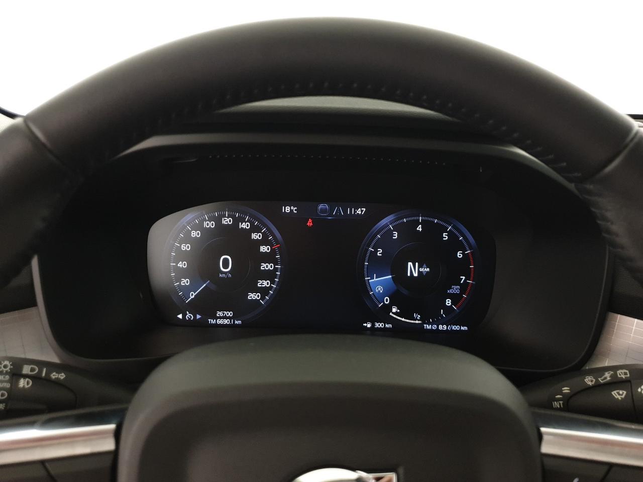Volvo XC40 1.5 t3 momentum core 163cv auto my21