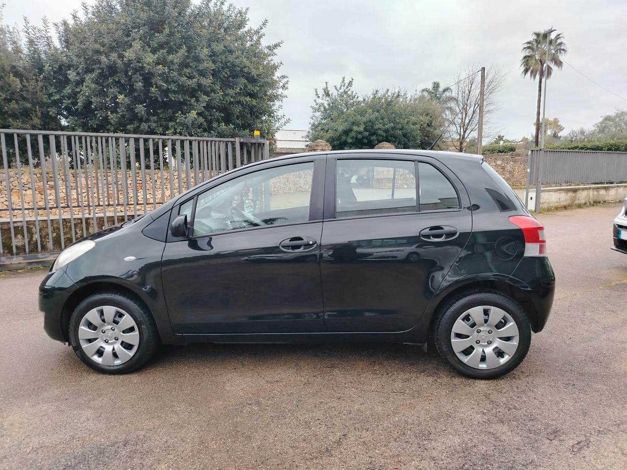 Toyota Yaris 1.0 5 porte Now