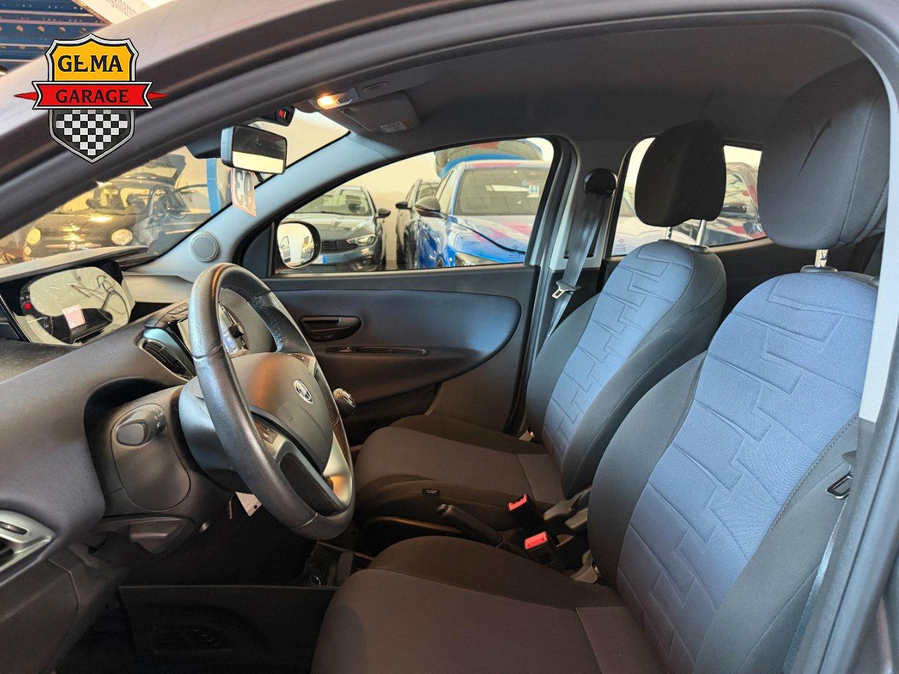 Lancia Ypsilon 1.0 firefly hybrid Platino s&s 70cv