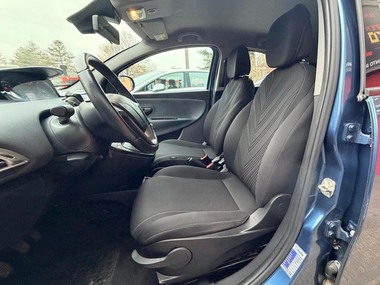 Lancia Ypsilon 1.0 FireFly 5 porte S&S Hybrid Ecochic A. Ferretti