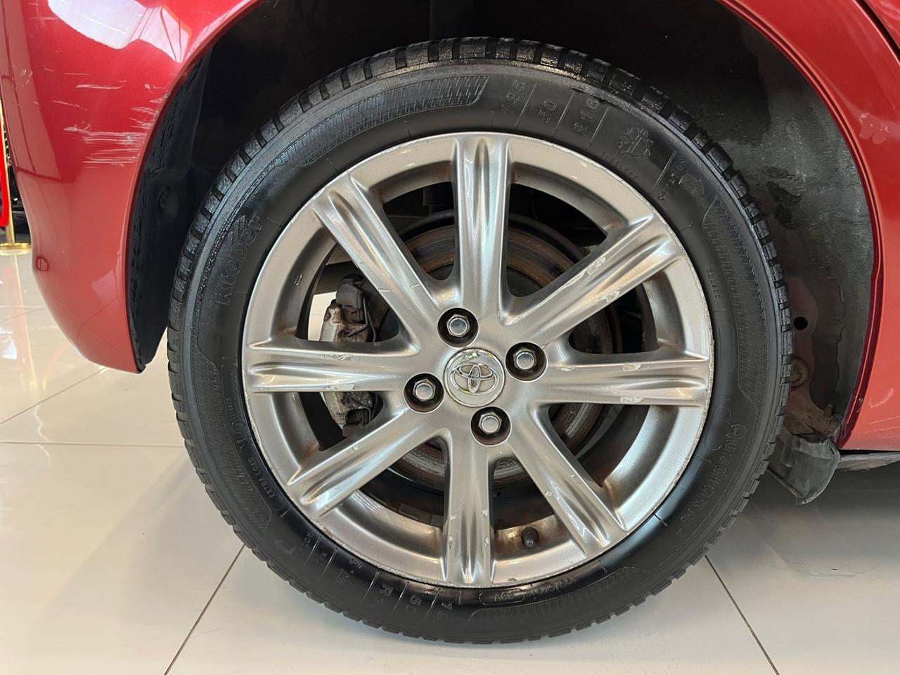 Toyota Yaris 1.4 D-4D 5 porte Lounge TETTO OK NEOPATENTATI