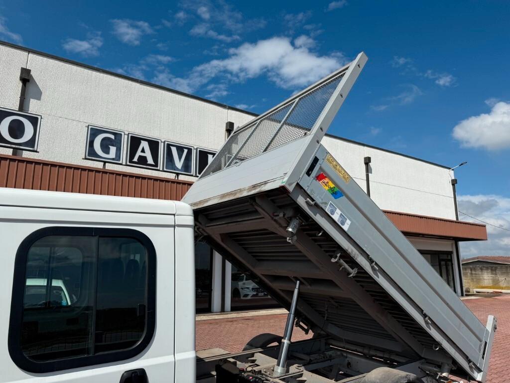 Peugeot Boxer 335 2.2 BlueHDi 140 S&S PM-DC Cabinato