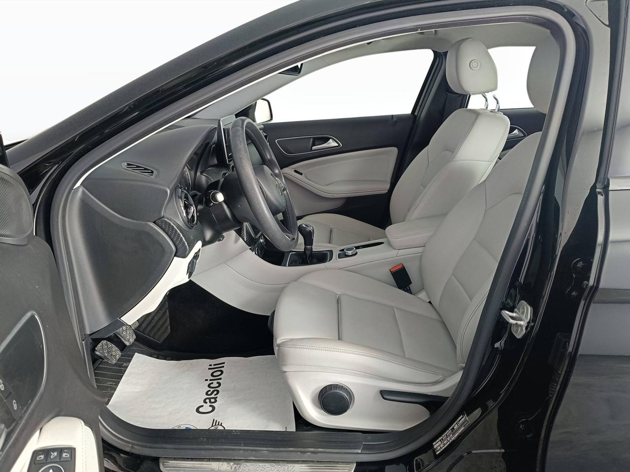 Mercedes-Benz GLA-X156 2014 - GLA 180 d (cdi) Executive