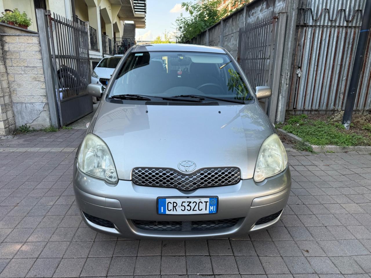 Toyota Yaris 1.0i 16V cat 5 porte Sol
