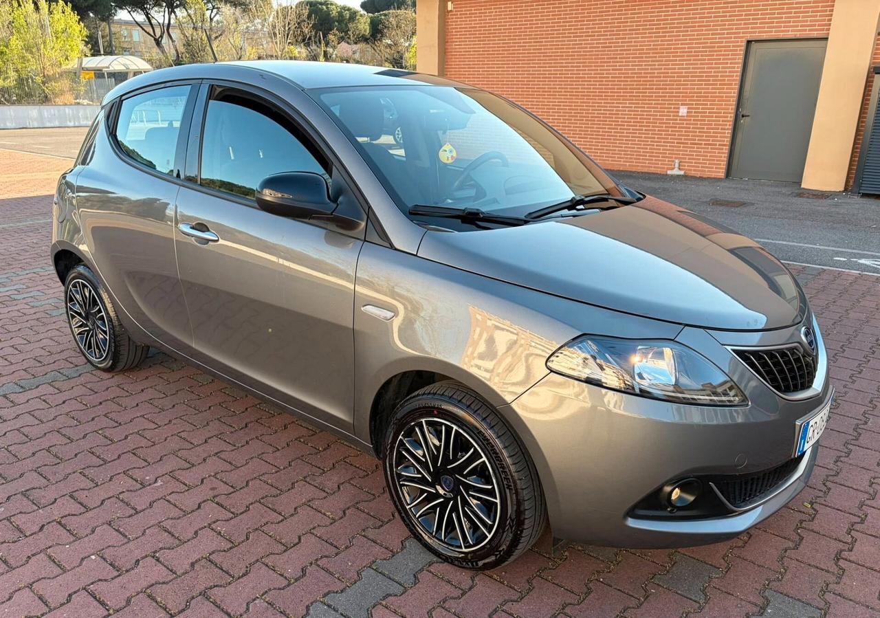 LANCIA YPSILON HYBRID GOLD PLUS
