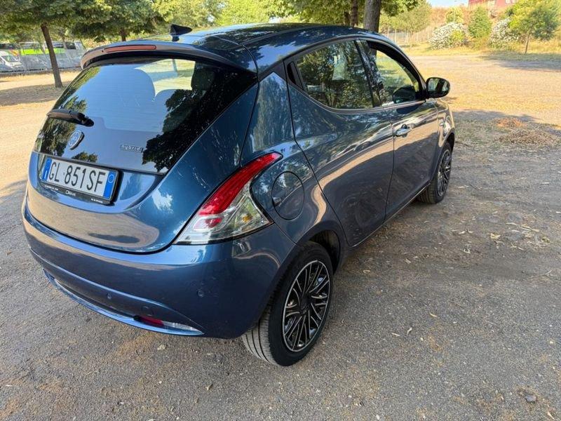 Lancia Ypsilon 1.0 FireFly Hybrid GOLD.+ GPL