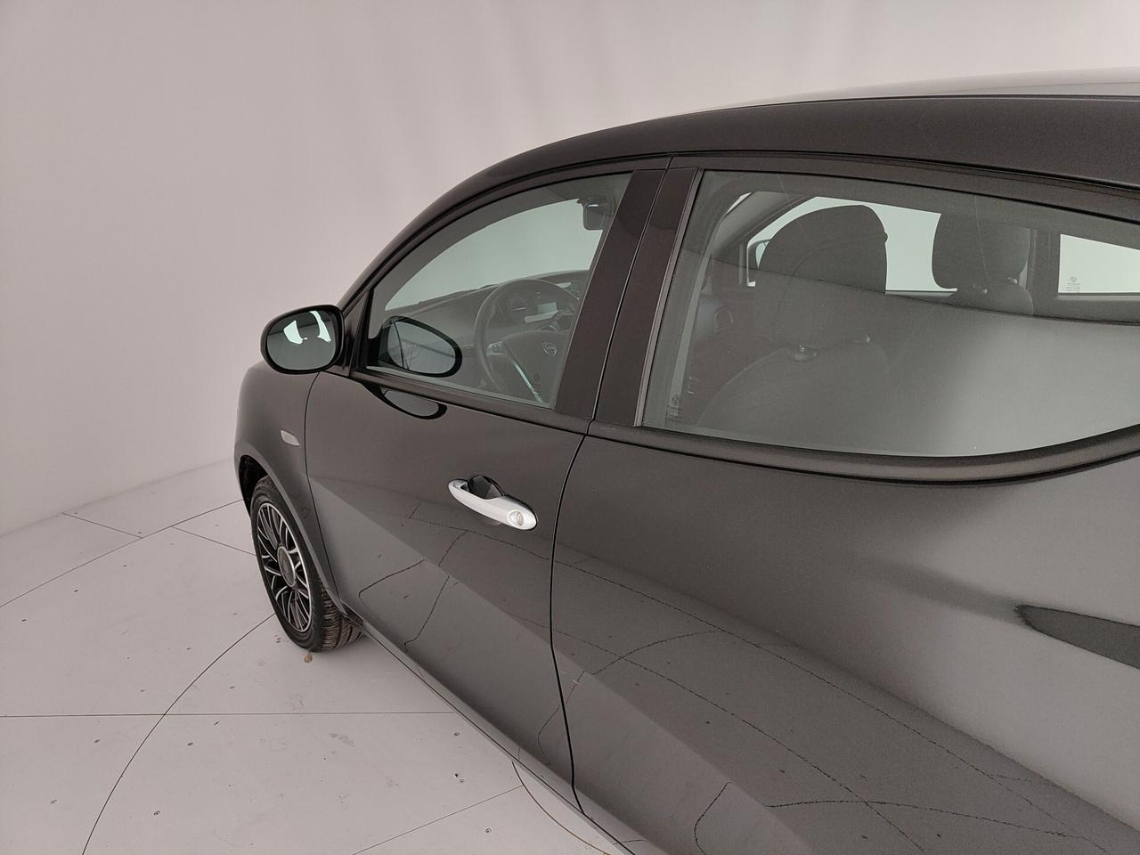 Lancia Ypsilon 1.0 FireFly 5 porte S&S Hybrid Platino