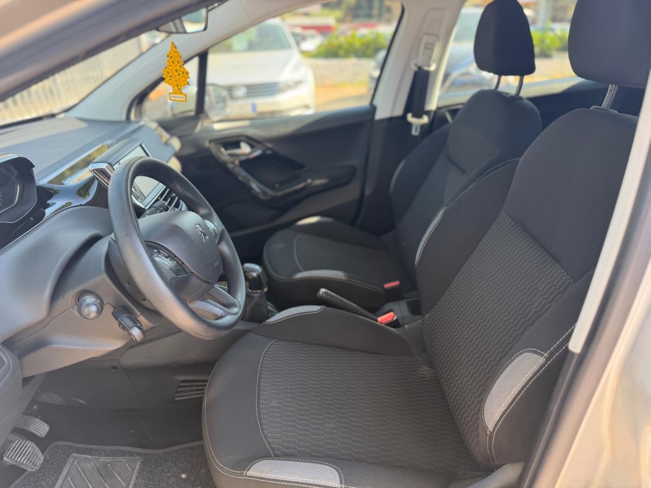 Peugeot 208 1.2 benzina