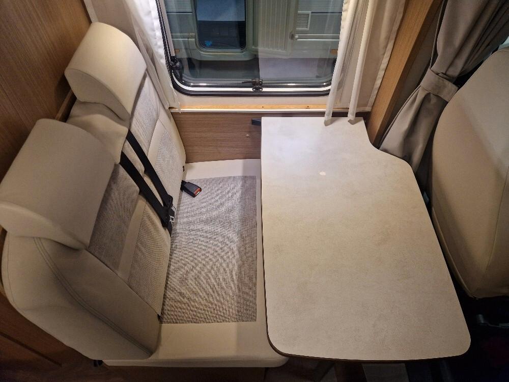 CAMPER VAN CARADO V132