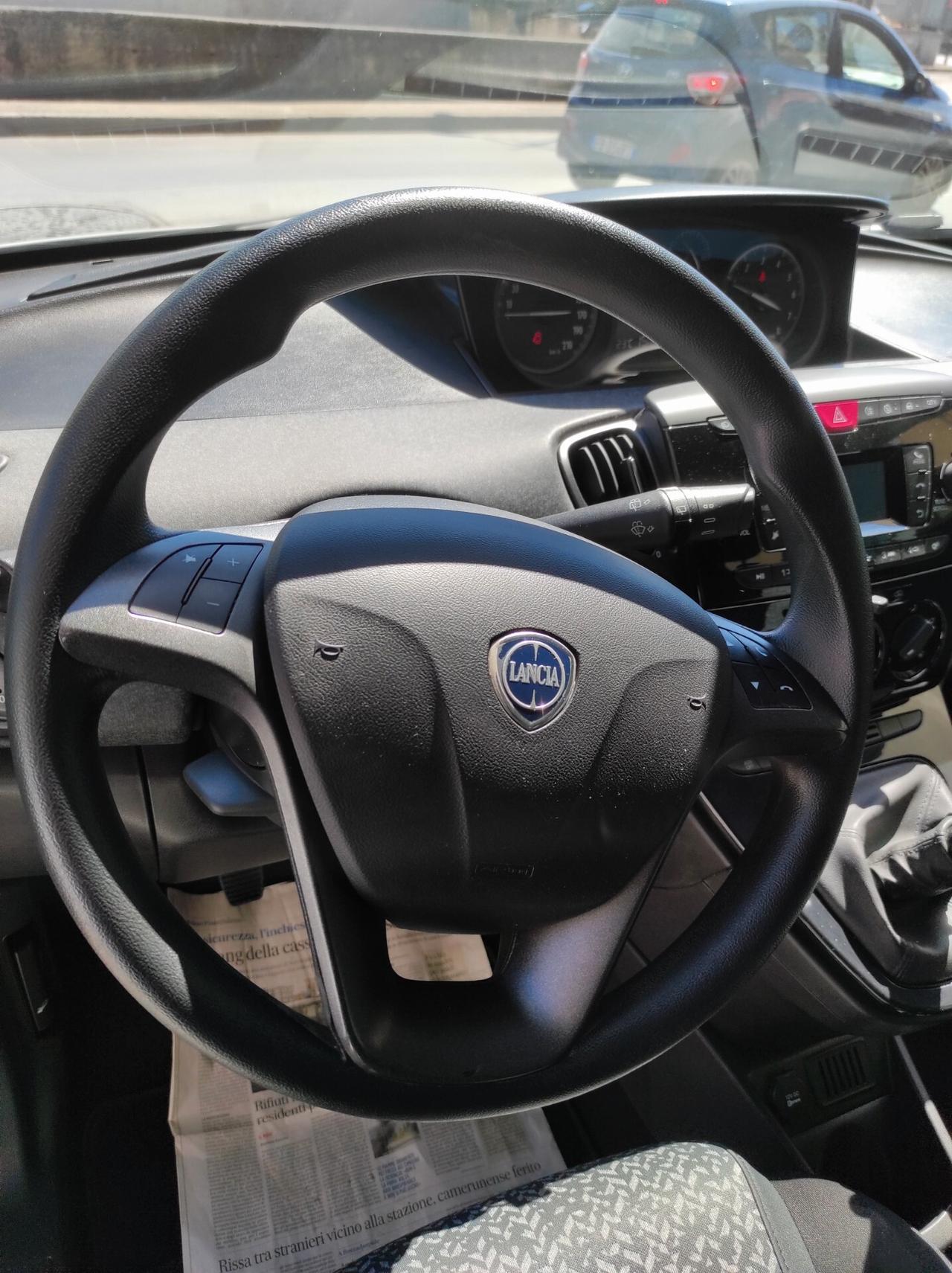 Lancia Ypsilon 2021 1.0 hybrid ubs aux bluetooth