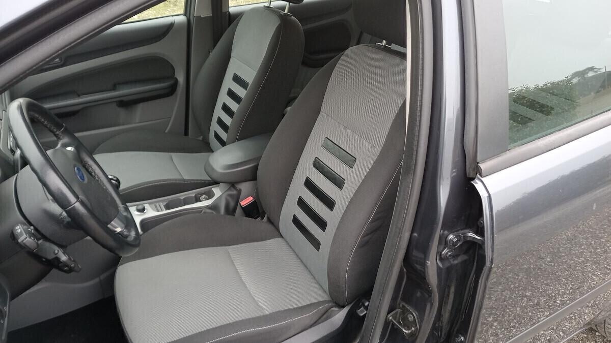 Ford Focus Style Wagon 2.0 Titanium -Gpl