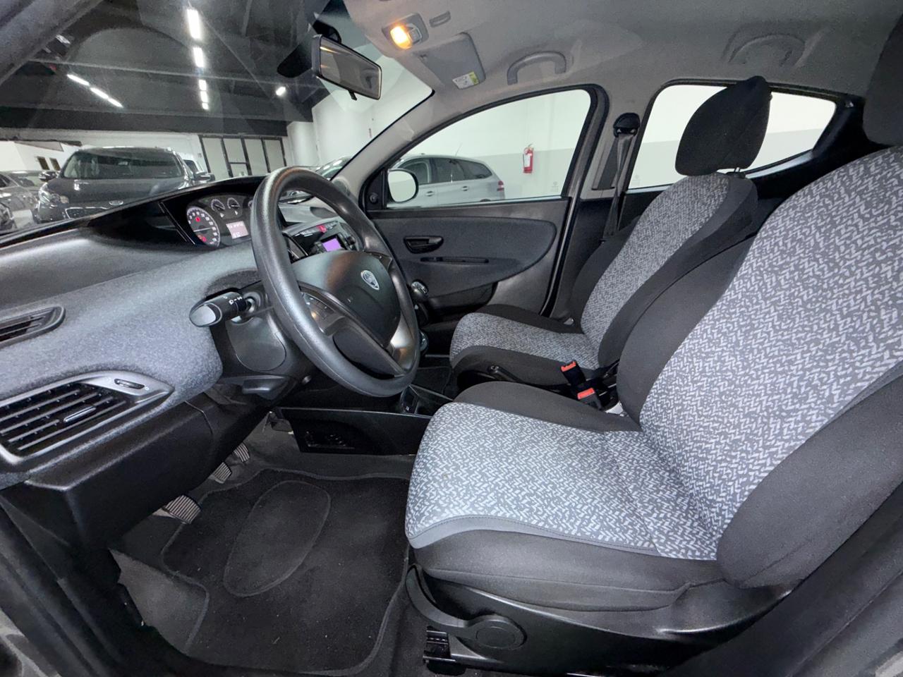 Lancia Ypsilon