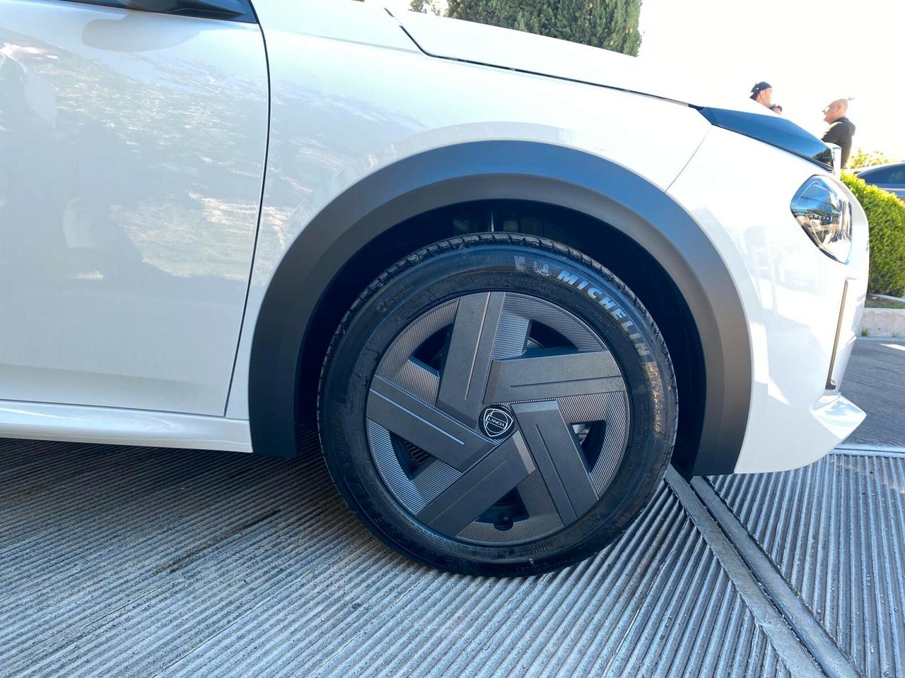 Lancia Ypsilon Hybrid e-DCT