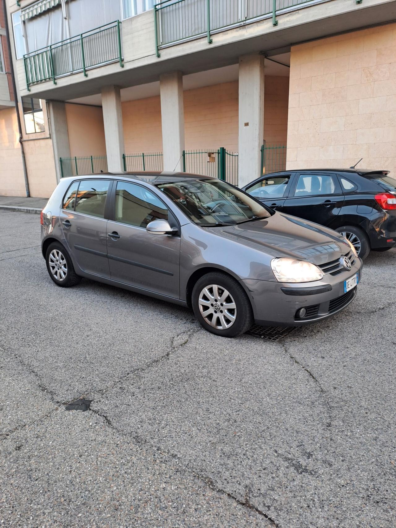 Volkswagen Golf 1.6 16V FSI 5p. Comfortline