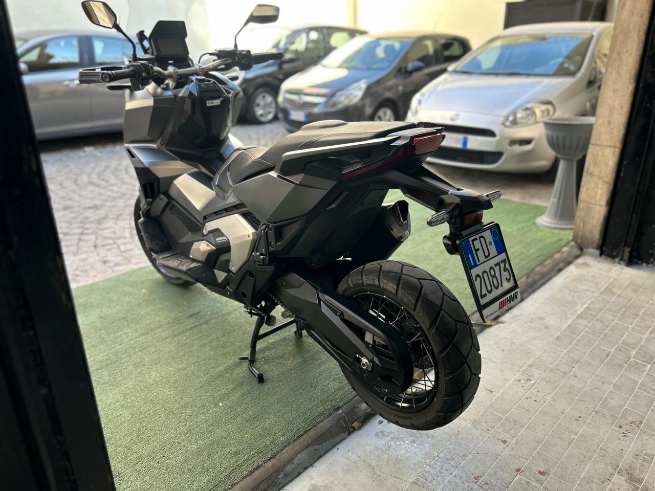 X ADV 750 DCT ABS
