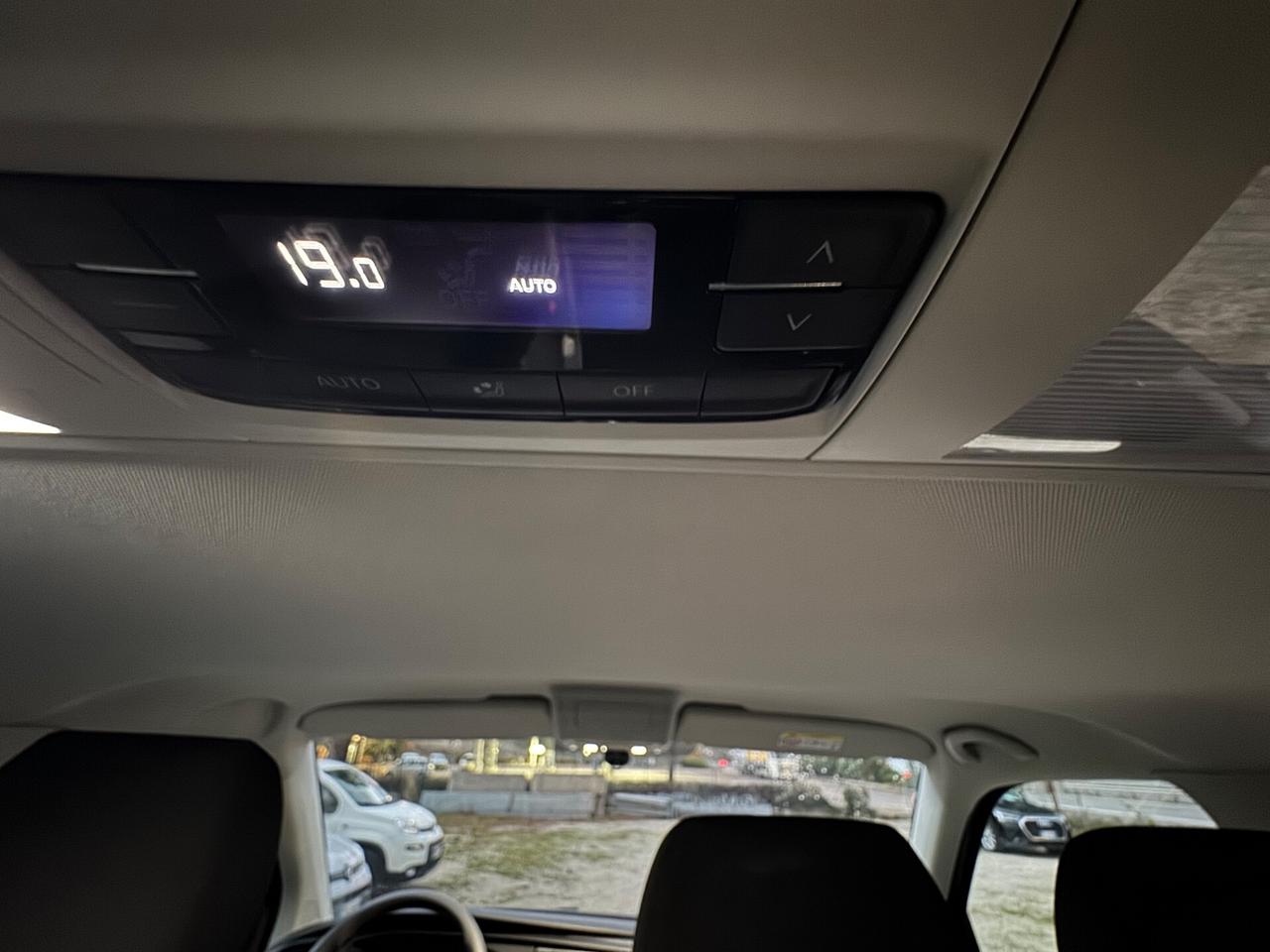 Volkswagen Caravelle 2.0 TDI 110CV 9 Posti Trendline