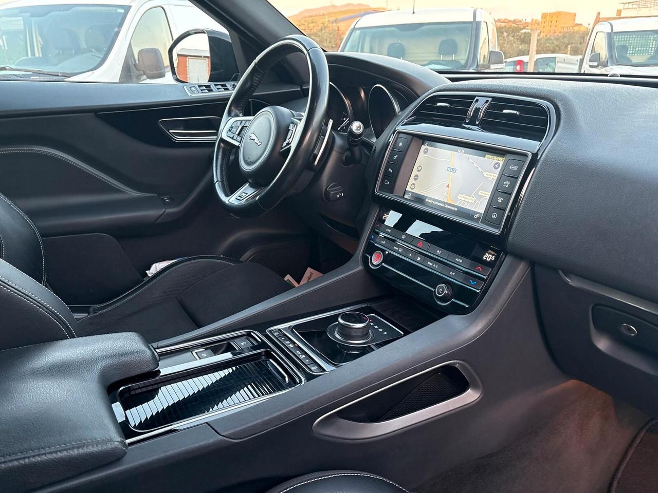 Jaguar F-Pace 2.0 D 180 CV aut. R-Sport