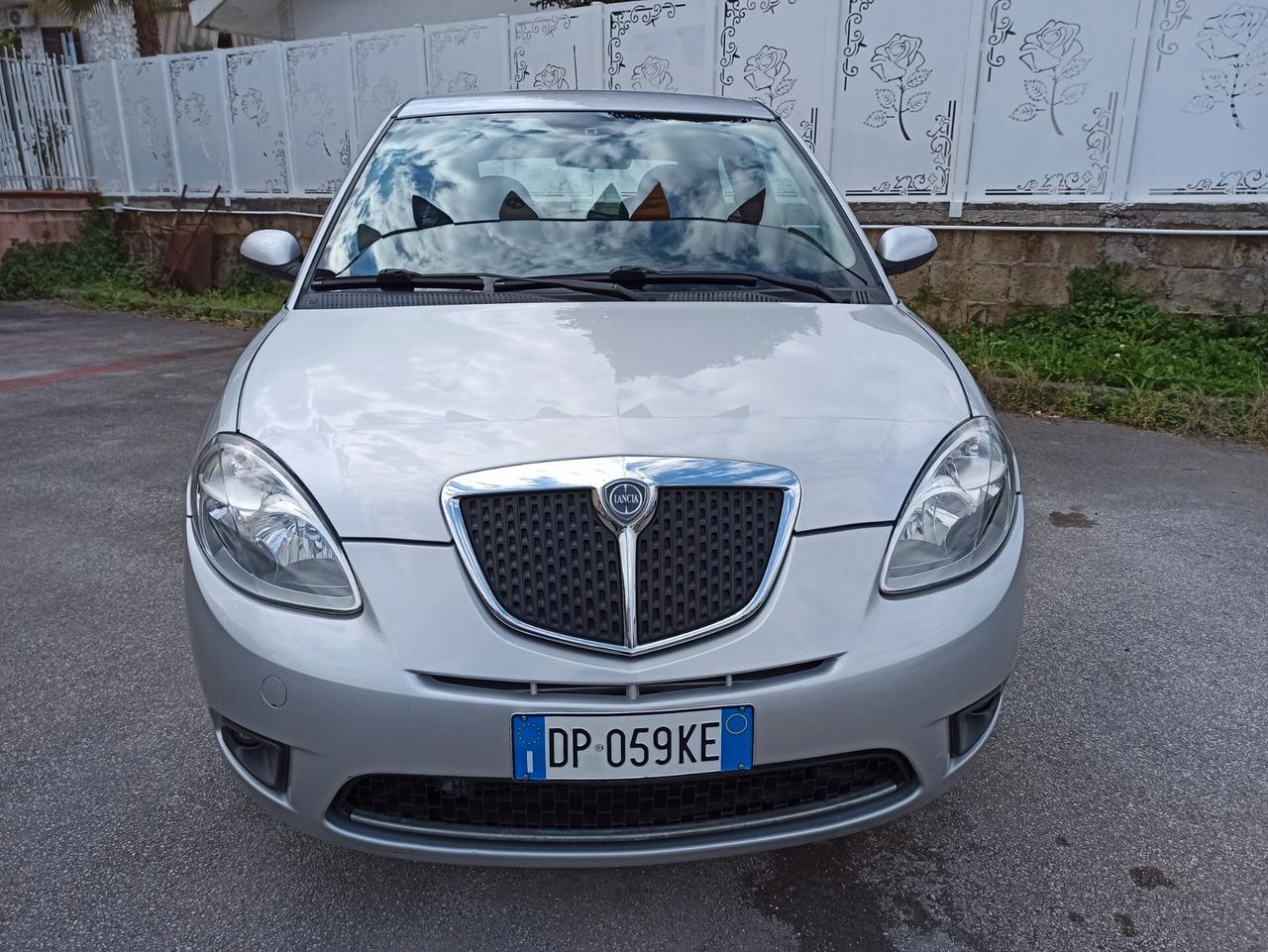 Lancia Ypsilon 1.2 8v Oro