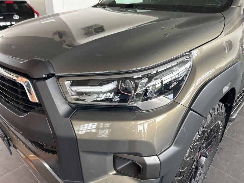 Toyota Hilux 2.8 D A/T 4WD 4 porte AT 33 Double Cab Invincible IVA ESPOSTA COMPRESA