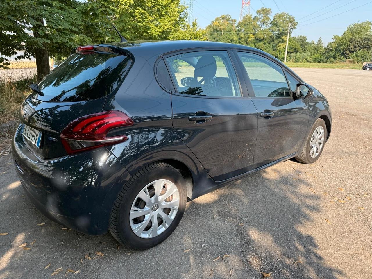 Peugeot 208 PureTech 82 5 porte Allure NEO PATENTATI