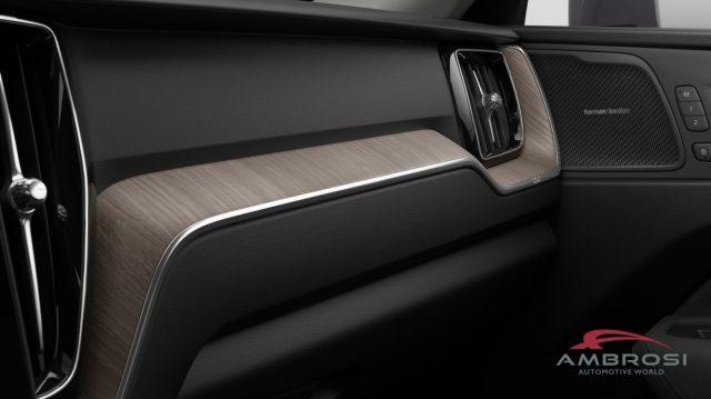 VOLVO XC60 B5 AWD Mild hybrid Benzina Plus Bright