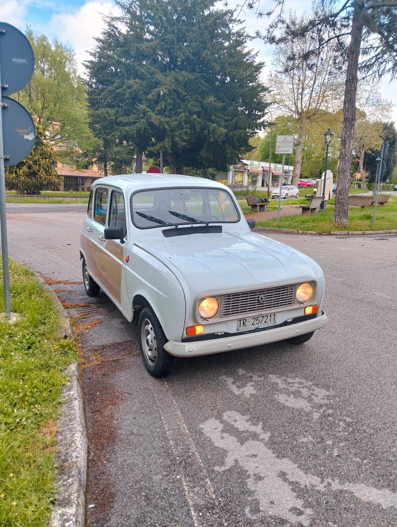 Renault R 4 Replica parisienne