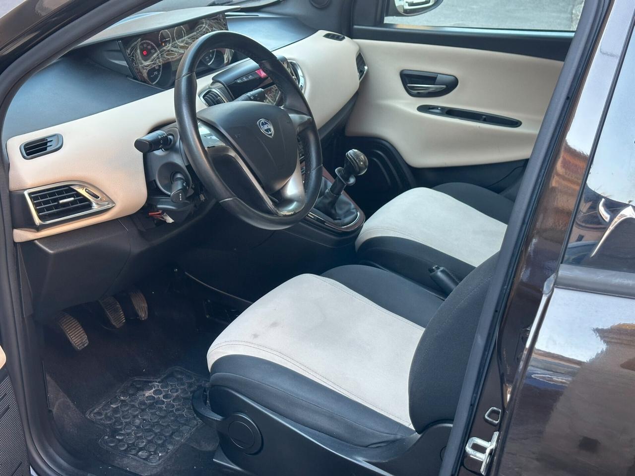 Lancia Ypsilon 1.2 69 CV 5 porte Platinum