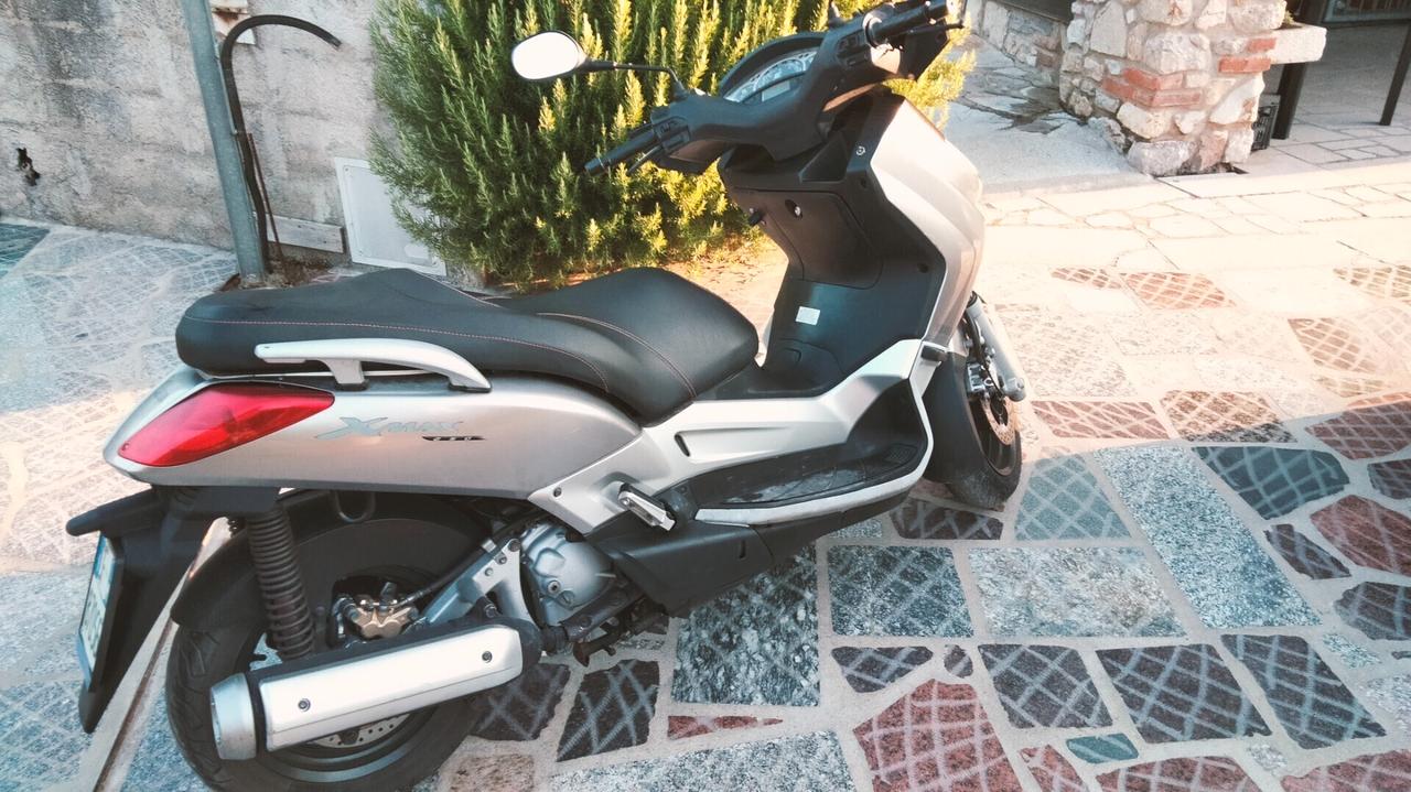 Yamaha X-Max 250
