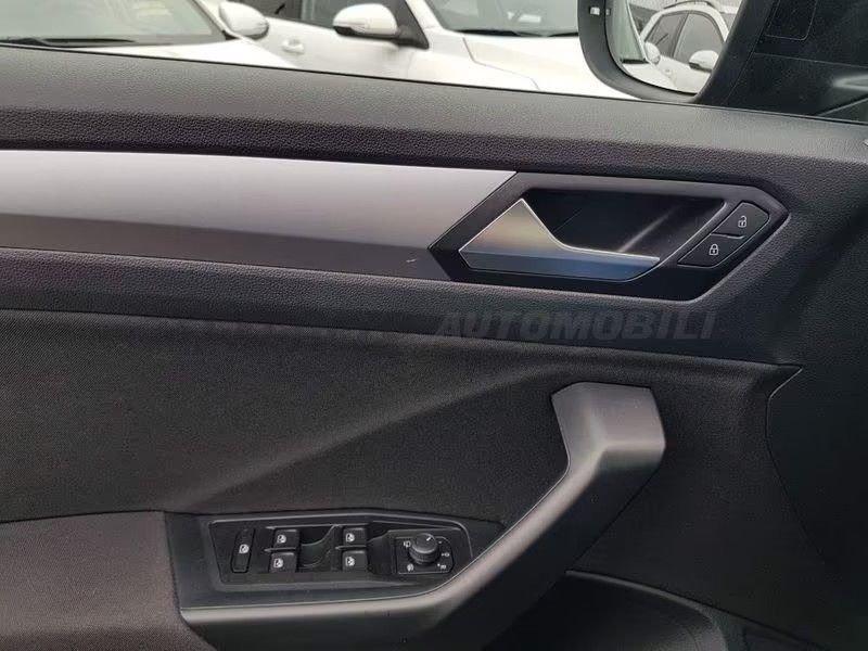 Volkswagen T-Roc 2.0 TDI SCR Life Navi ACC PDC LED