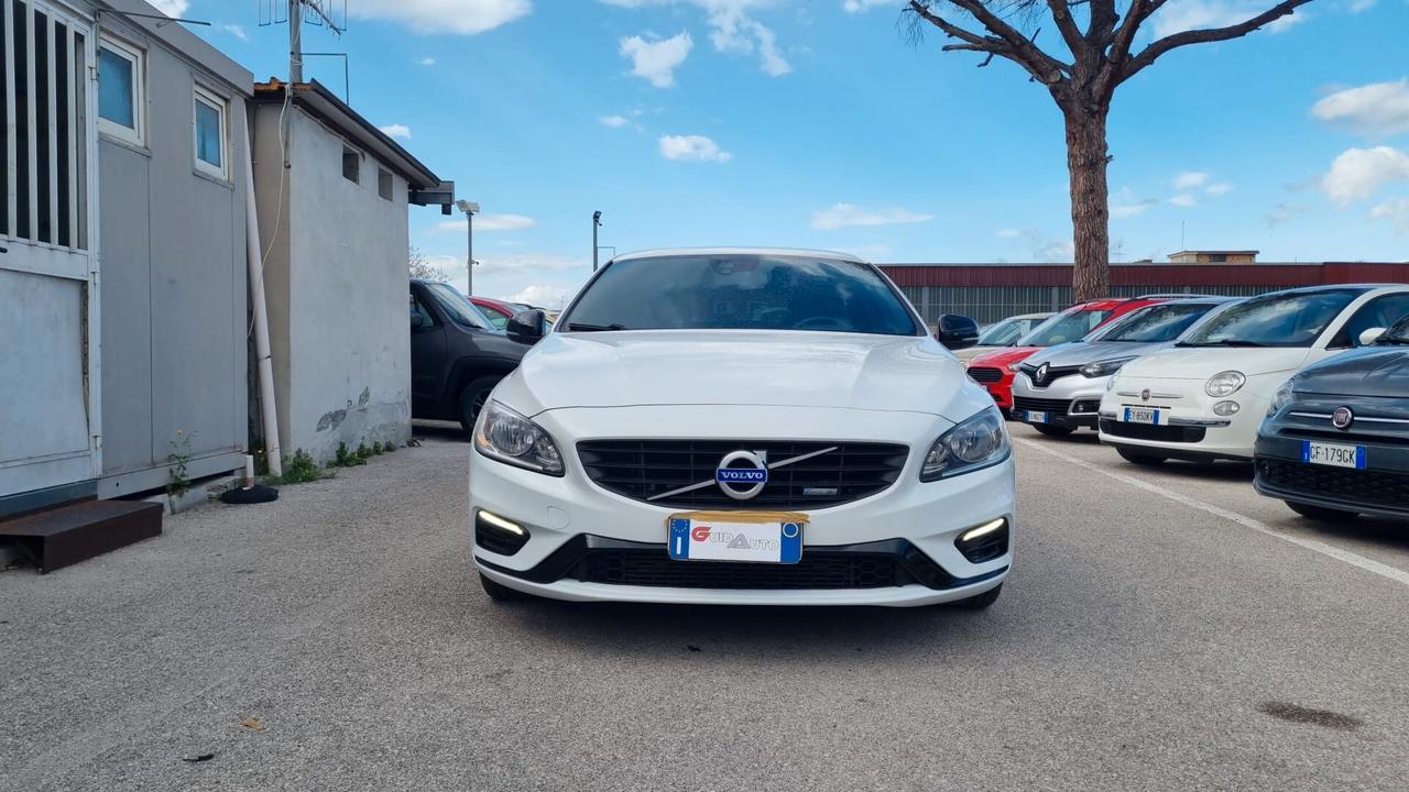 Volvo V60 D4 Geartronic R-design Momentum