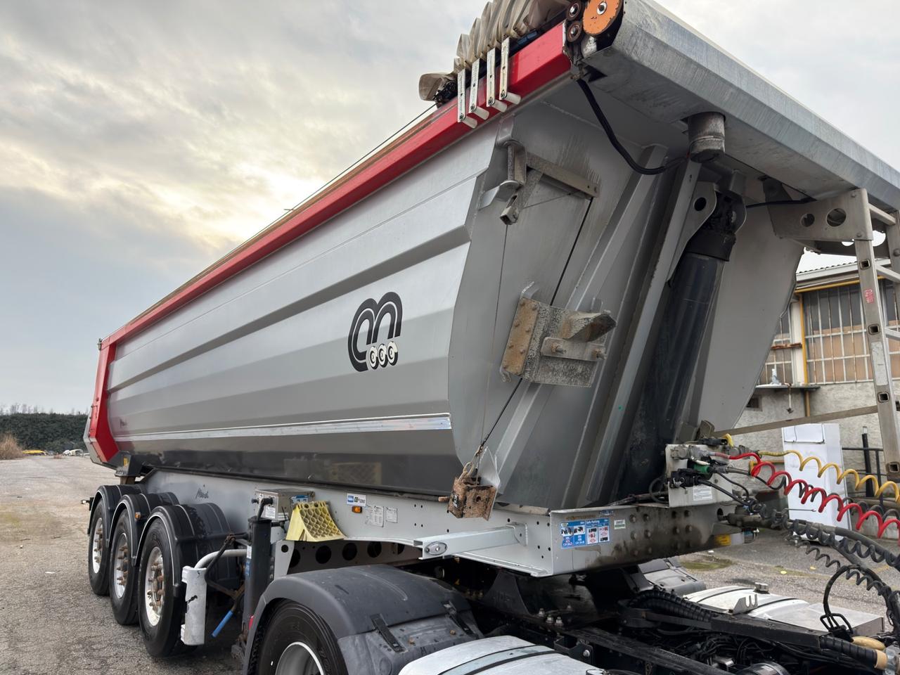 Semirimorchio Vasca Menci sa700r 2016