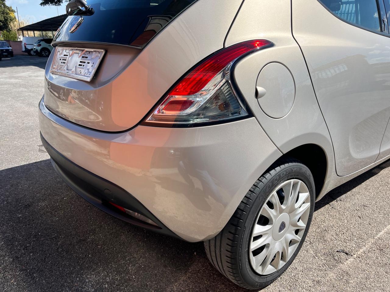 Lancia Ypsilon 1.2 69 CV Black/Red-km72000-