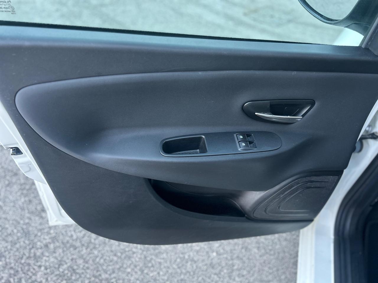 Lancia Ypsilon 1.2 69 CV 5 porte S&S Platinum