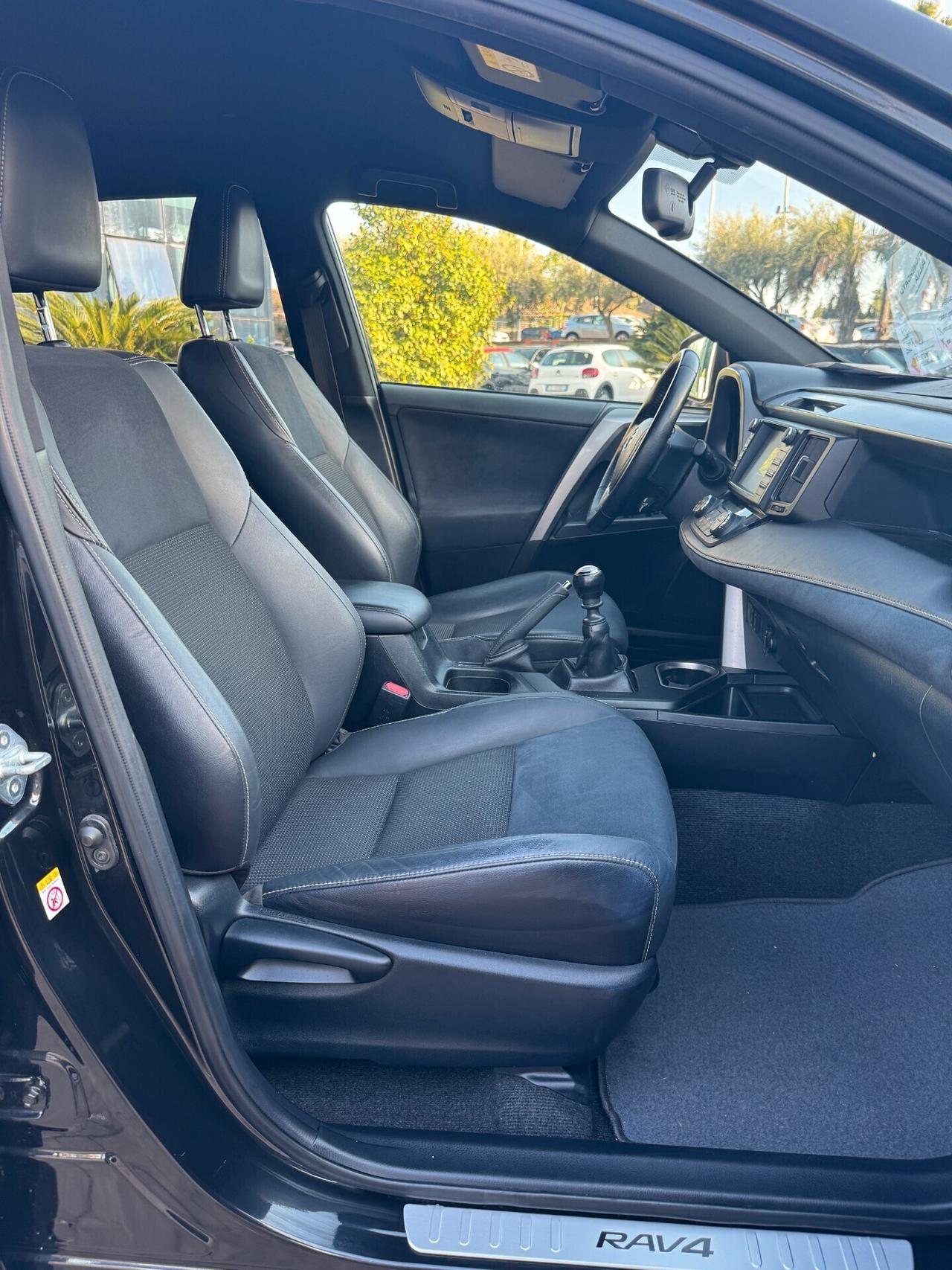 Toyota RAV 4 2.0D 2wd Lounge